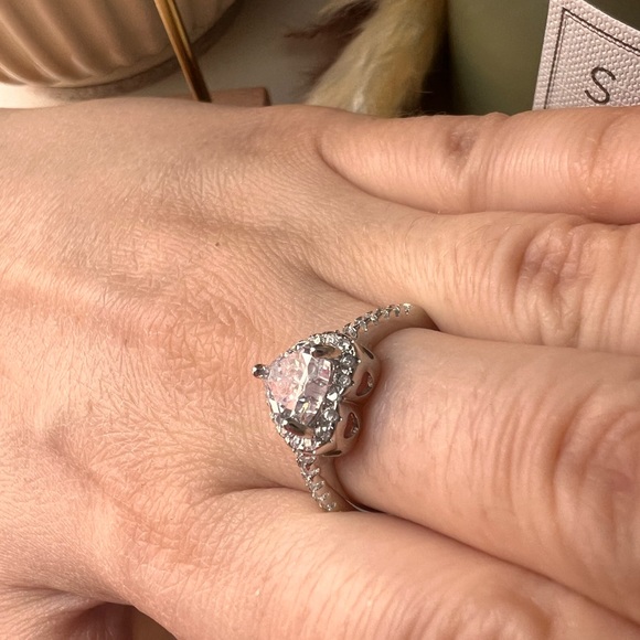 Exquisite Heart-Shaped Halo Ring with Pavé Diamond Band - Picture 3 of 17